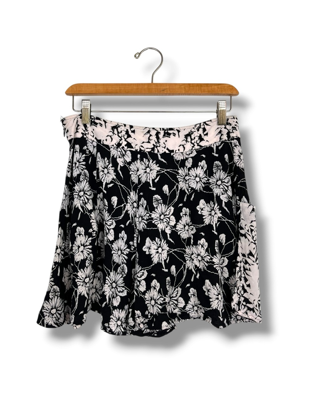 Free People Women's Black Cream Floral Flowy Pocket Shorts High Rise Sz 6